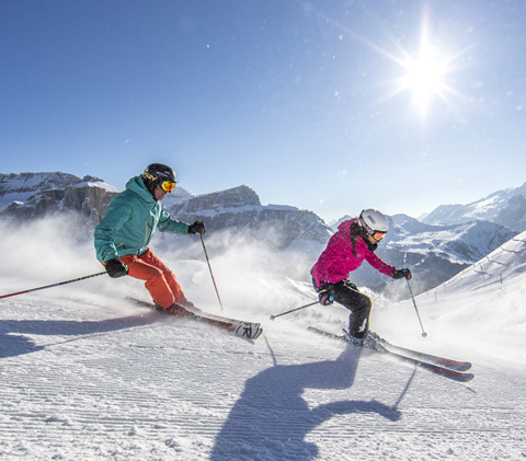 sci e snowboard in val di fassa sul sellaronda dolomiti superski in trentino 